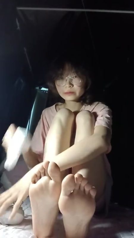 美女狱卒脚底-blog